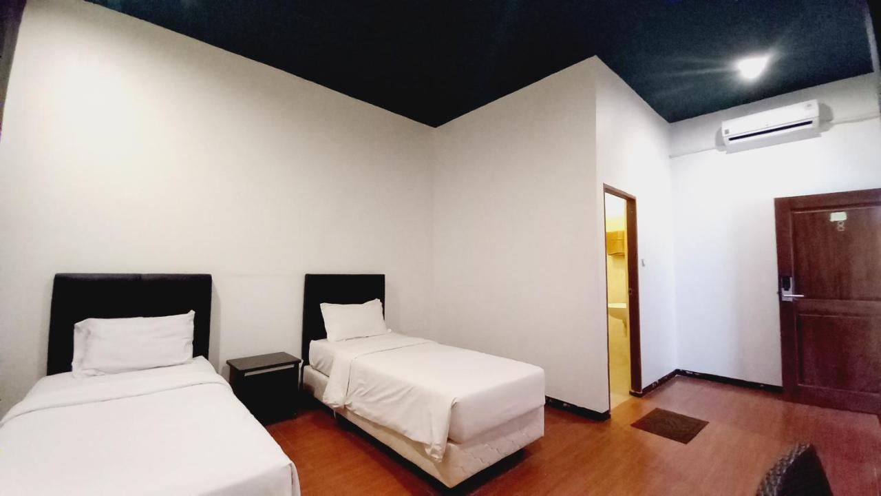 Dc Hotel & Hostel Labuan Bajo Exterior foto
