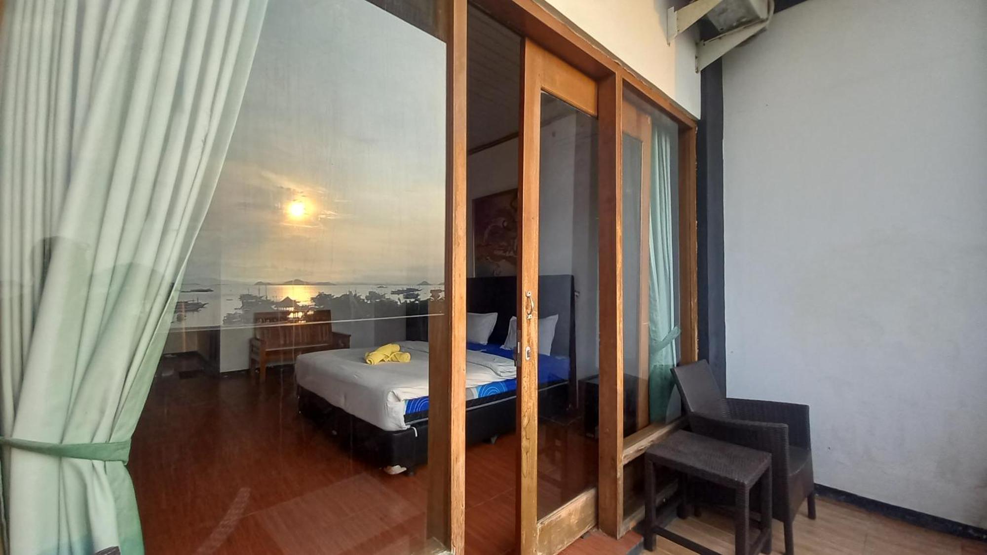 Dc Hotel & Hostel Labuan Bajo Exterior foto
