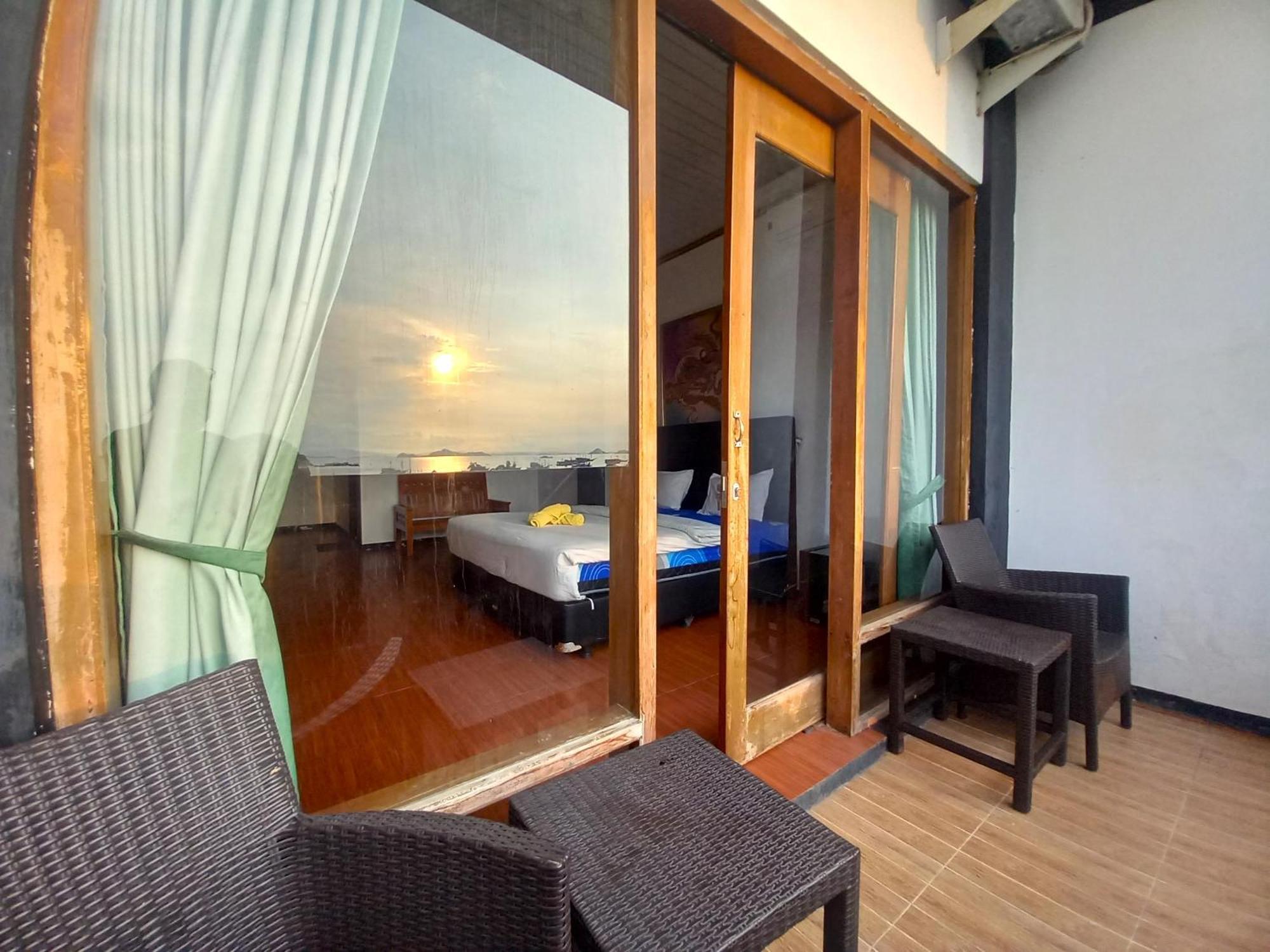 Dc Hotel & Hostel Labuan Bajo Exterior foto